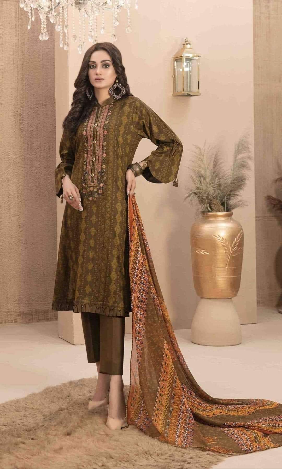 ILYA LAWN BY AMNA SOHAIL TAWAKKAL - 02