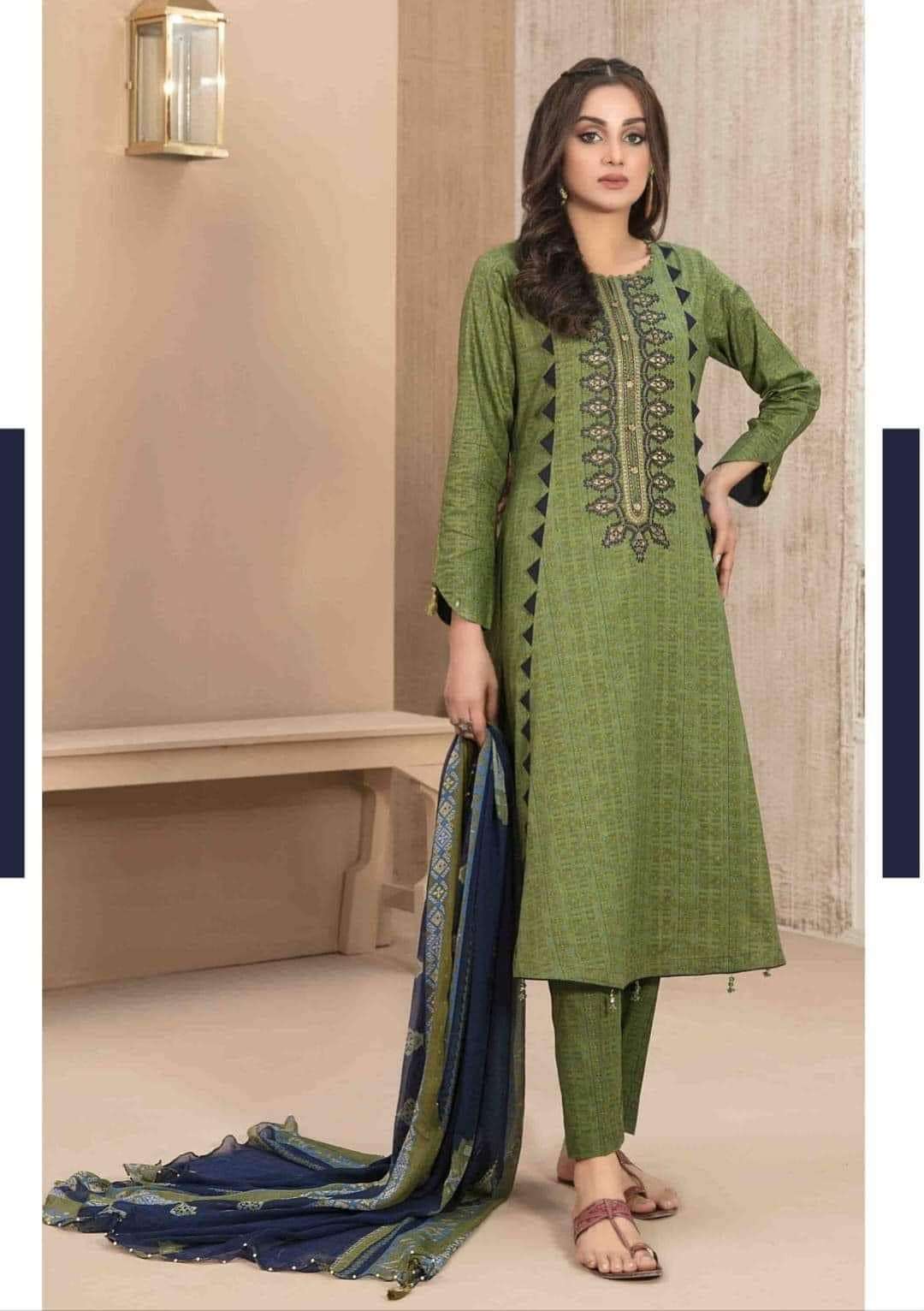 ILYA LAWN BY AMNA SOHAIL TAWAKKAL - 03