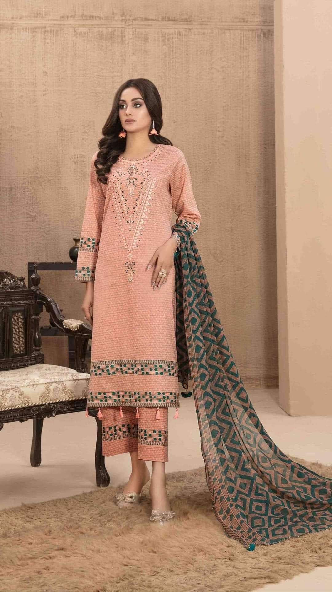 ILYA LAWN BY AMNA SOHAIL TAWAKKAL - 06