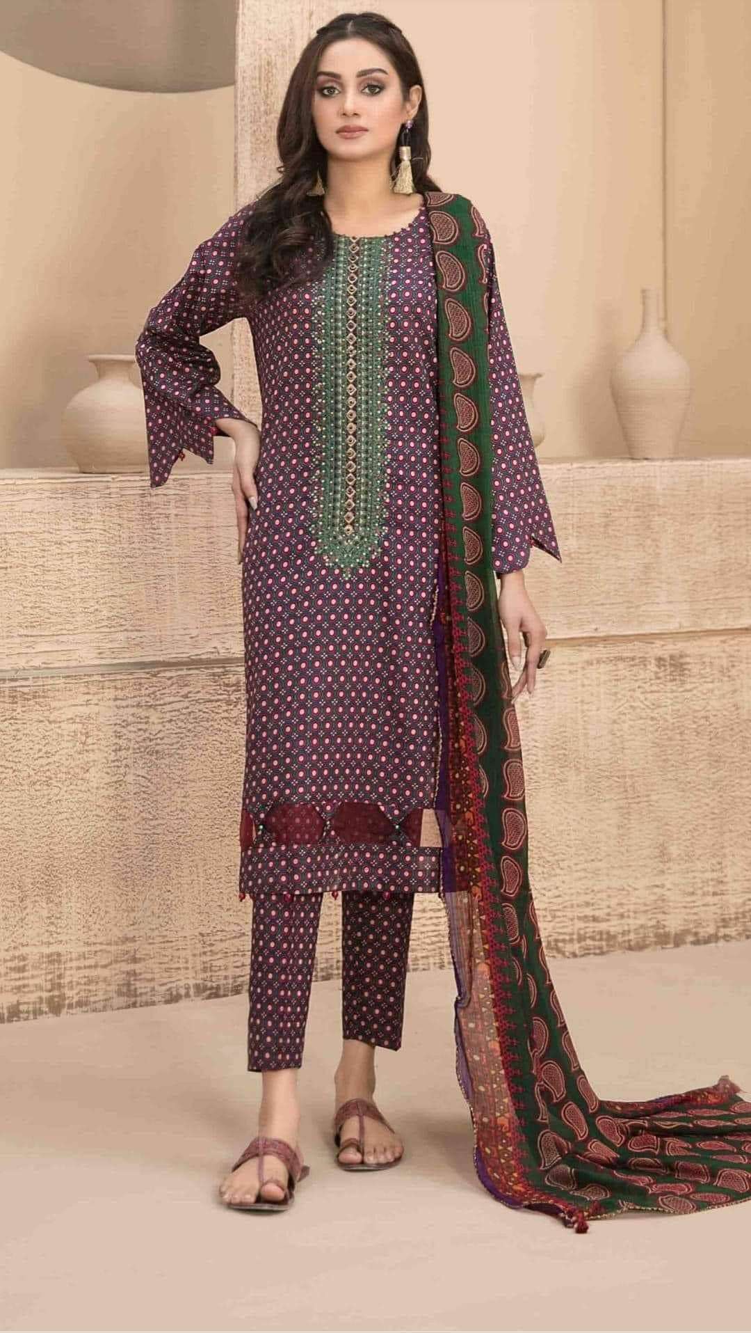 ILYA LAWN BY AMNA SOHAIL TAWAKKAL - 11