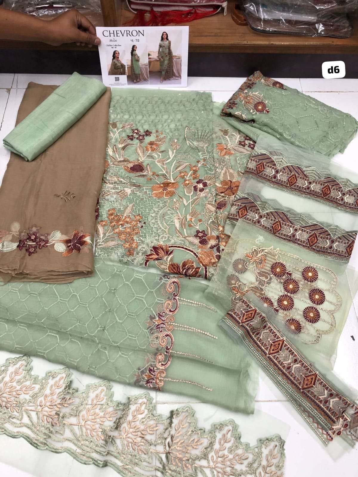 Cheveron Vol 7 Open Pic by Ramsha-08