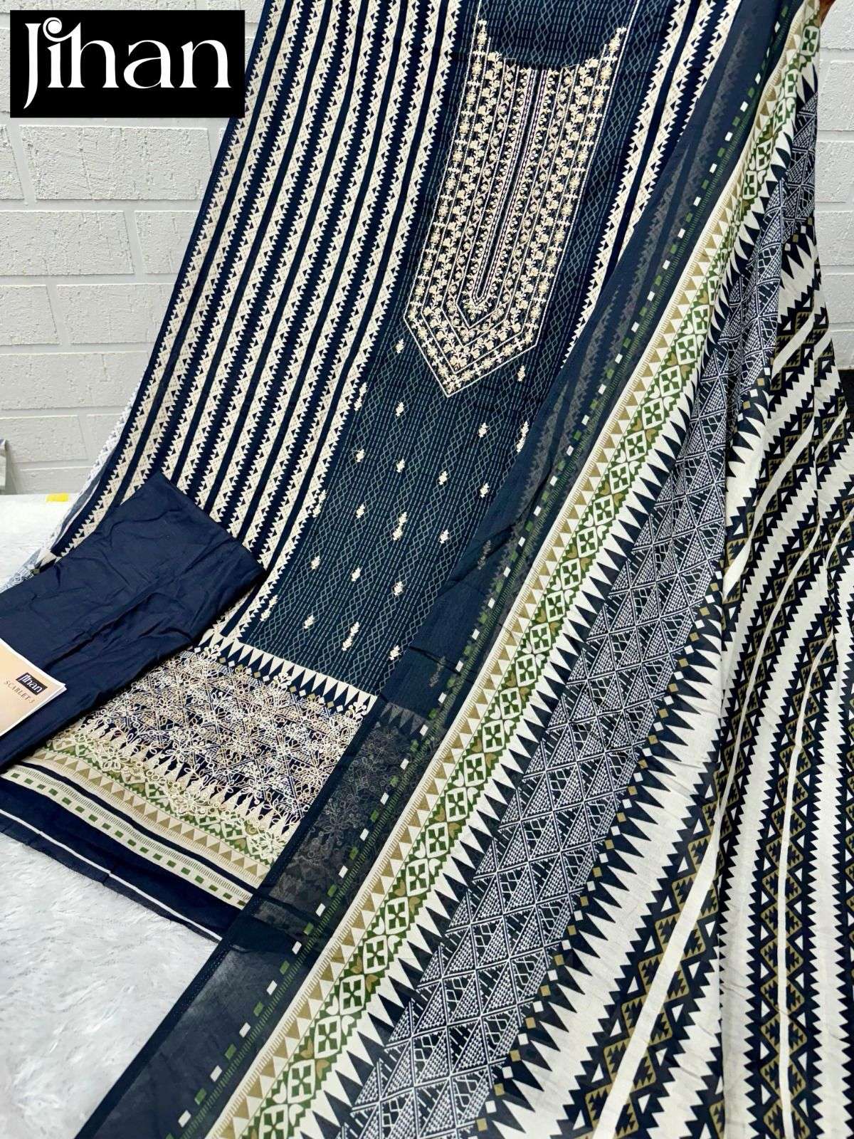 PRESENT SCARLET LAWN VOL - 3 by JIHAN-02