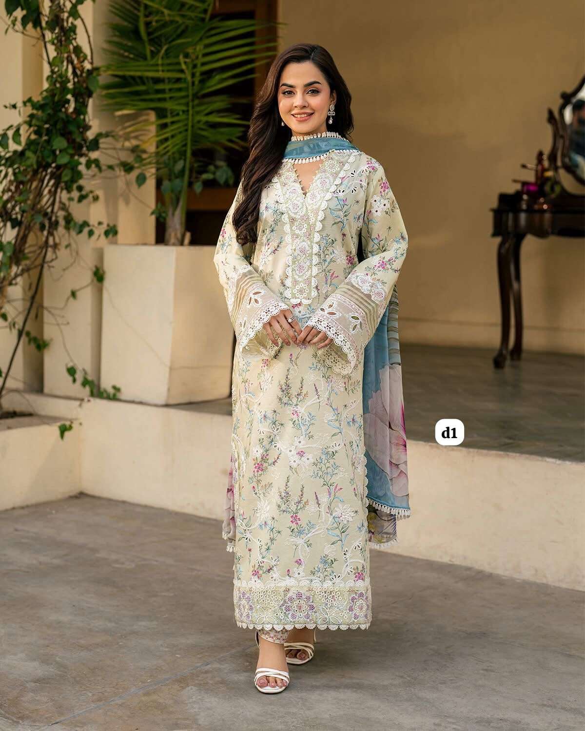 Aashiyana Luxury Lawn Collection 2025 Open And MOdel Pic By Roheenaz-01