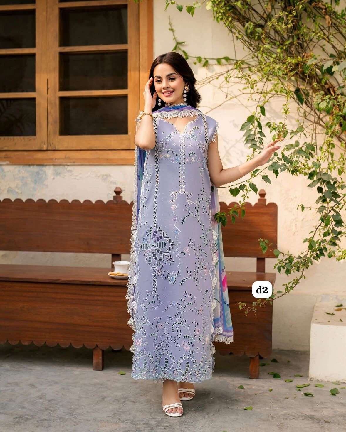 Aashiyana Luxury Lawn Collection 2025 Open And MOdel Pic By Roheenaz-04