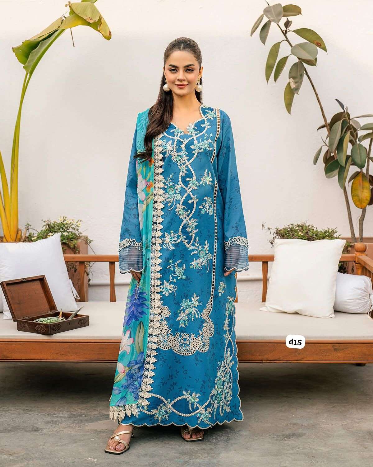 Aashiyana Luxury Lawn Collection 2025 Open And MOdel Pic By Roheenaz-06