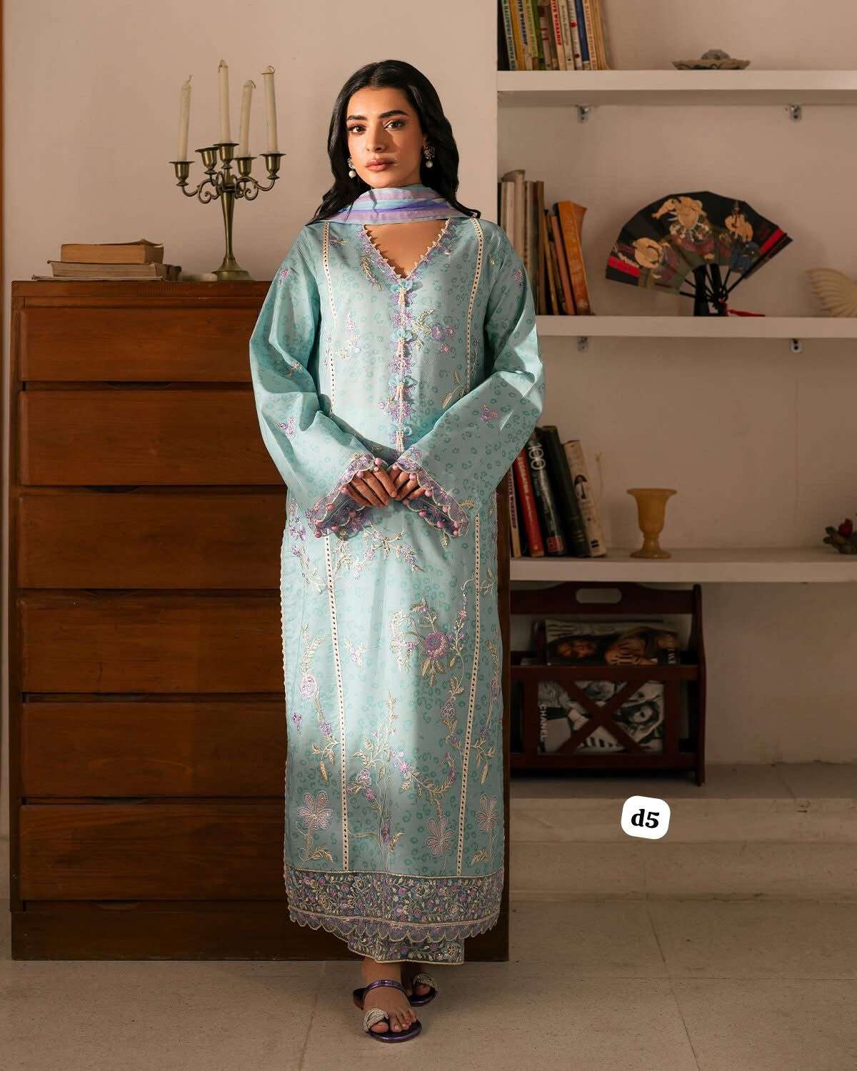 Aashiyana Luxury Lawn Collection 2025 Open And MOdel Pic By Roheenaz-08