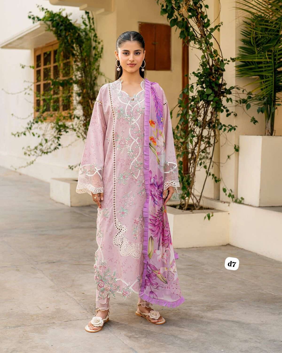 Aashiyana Luxury Lawn Collection 2025 Open And MOdel Pic By Roheenaz-09