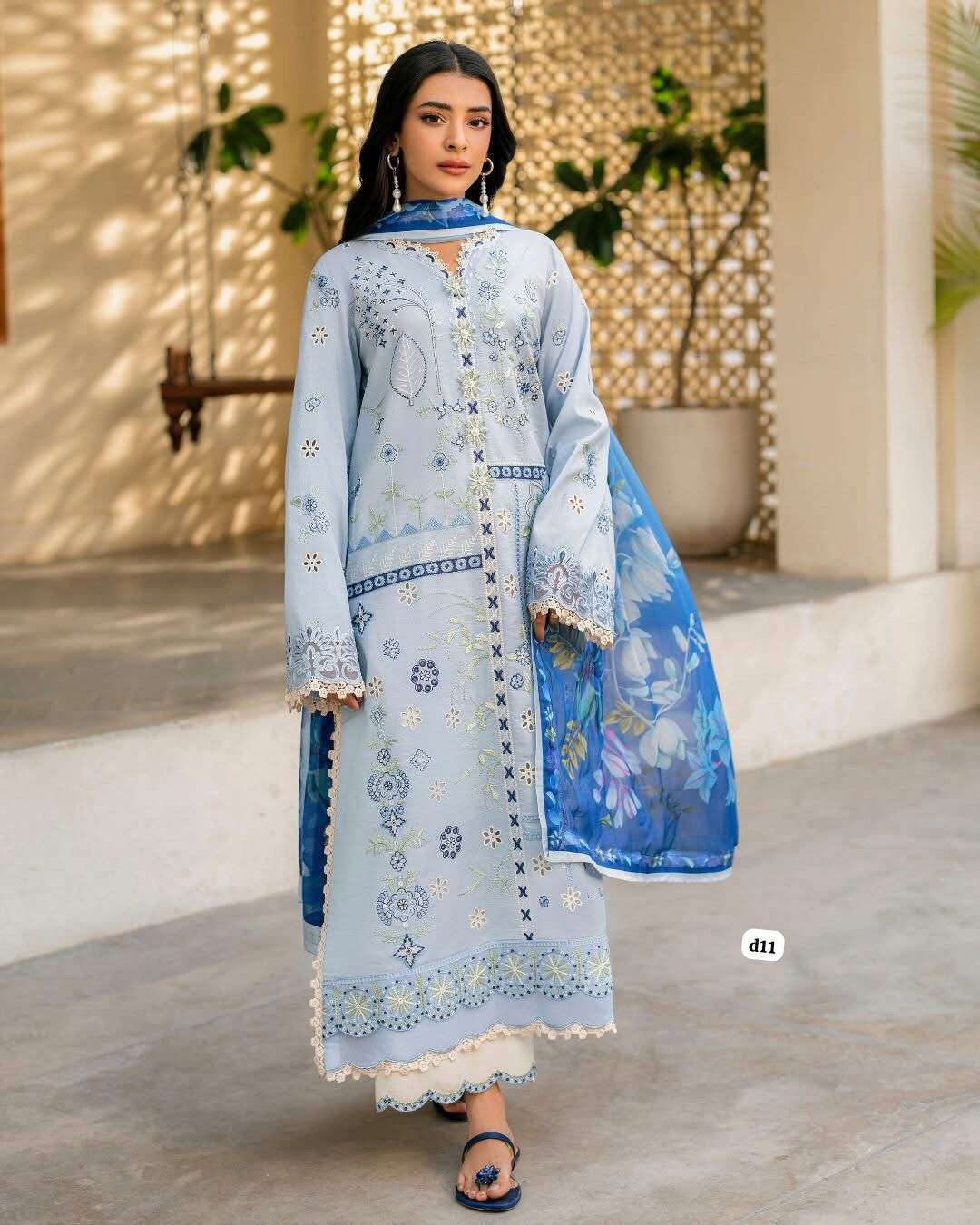 Aashiyana Luxury Lawn Collection 2025 Open And MOdel Pic By Roheenaz-10