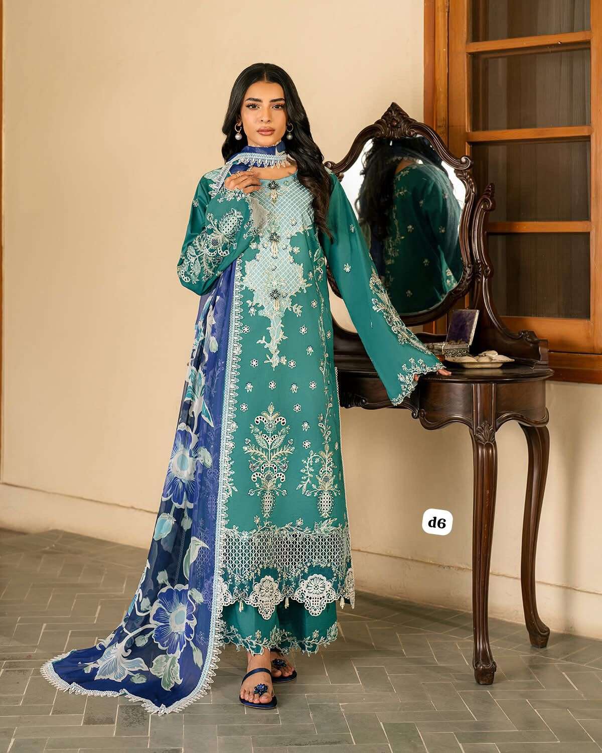 Aashiyana Luxury Lawn Collection 2025 Open And MOdel Pic By Roheenaz-12