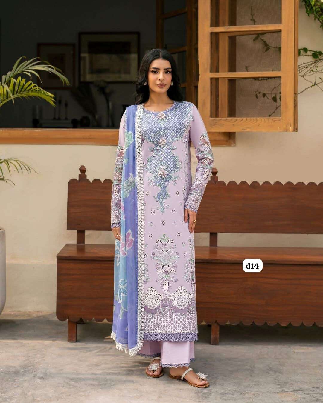 Aashiyana Luxury Lawn Collection 2025 Open And MOdel Pic By Roheenaz-14