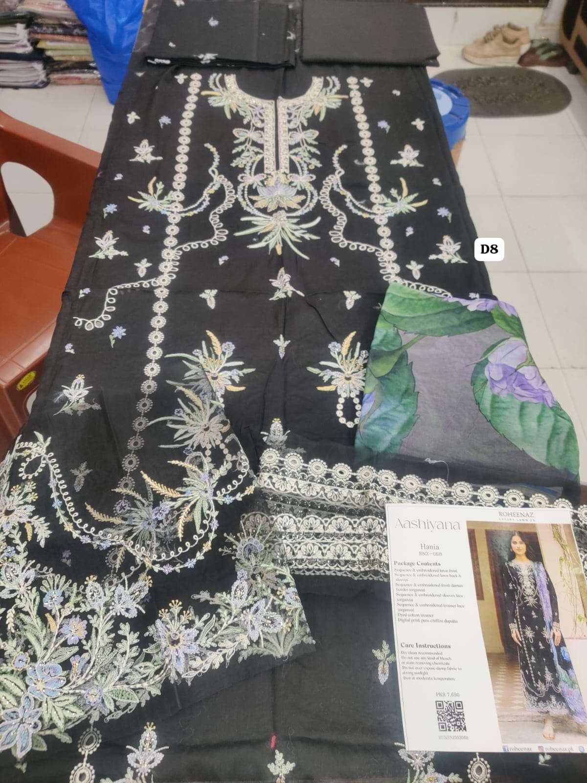 Aashiyana Luxury Lawn Collection 2025 Open And MOdel Pic By Roheenaz-16