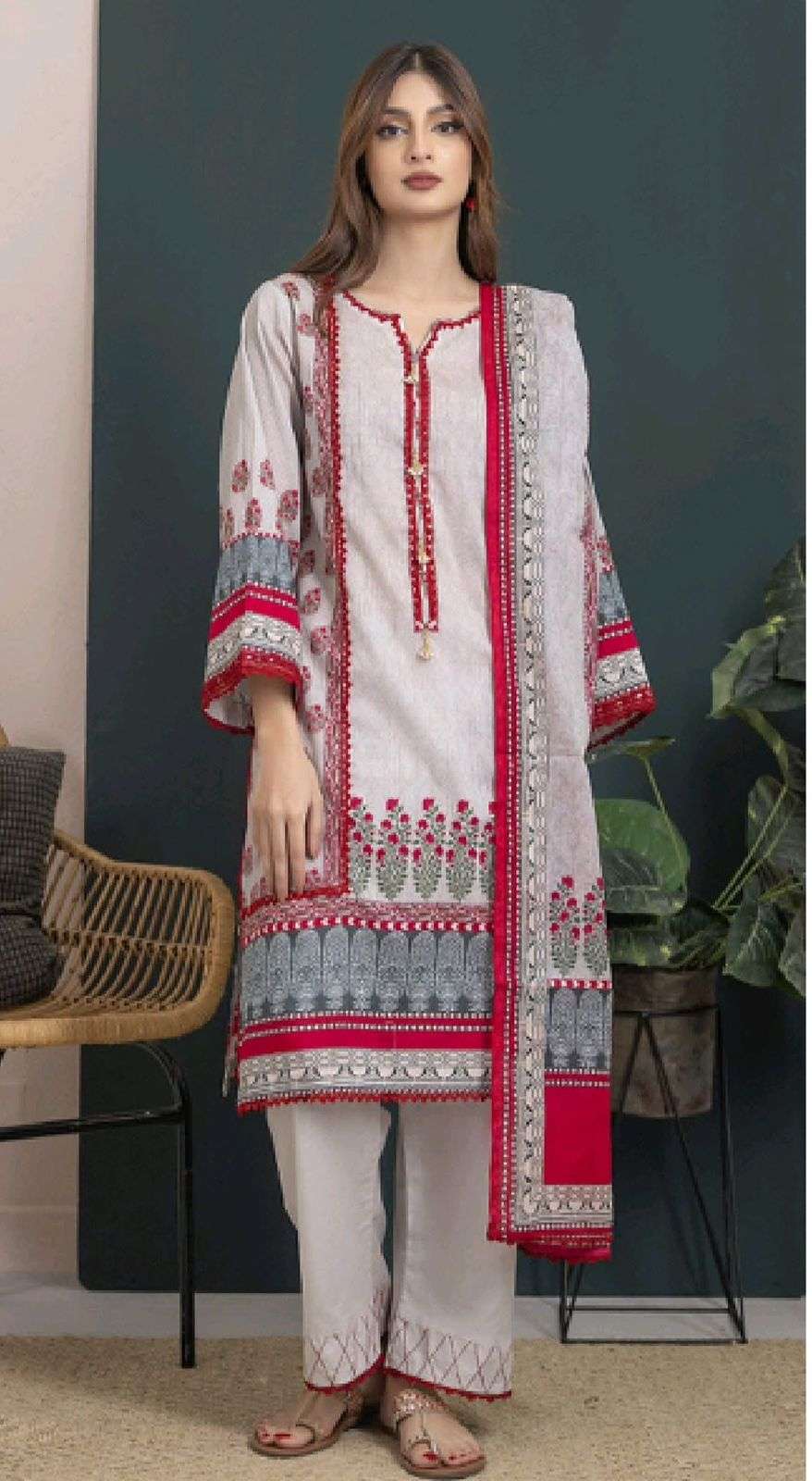 NINOKARA Printed Lawn Collection 2025 by Regalia-03