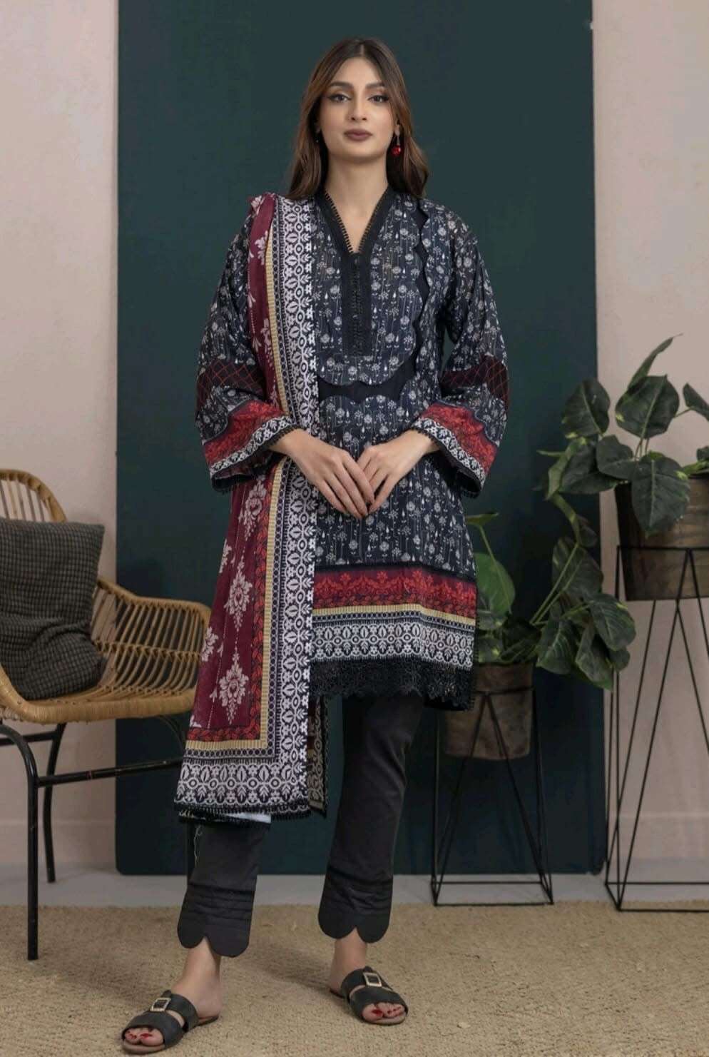 NINOKARA Printed Lawn Collection 2025 by Regalia-09