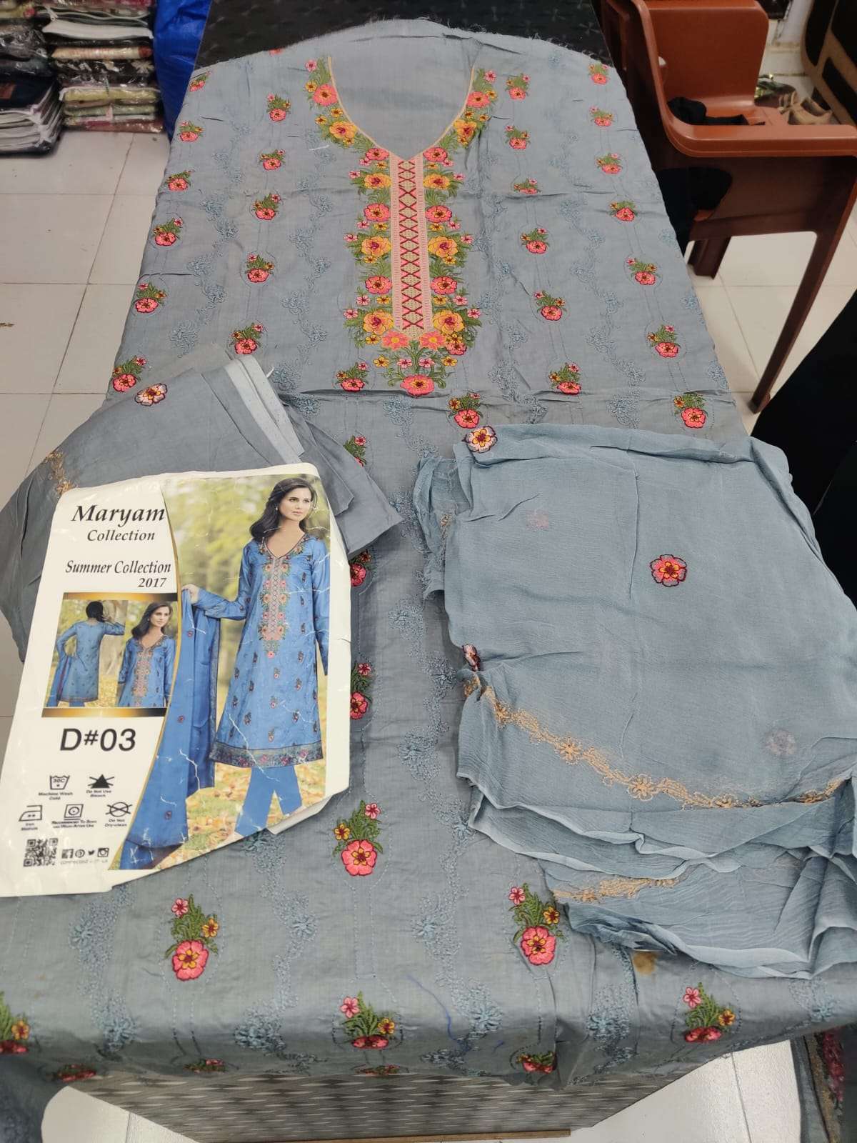 Luxury Lawn Collection by Maryam Rangrasiya-04