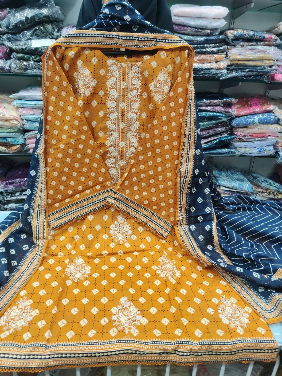 Exclusive Embroidered Lawn Collextion- 2025 BIN SAEED-02