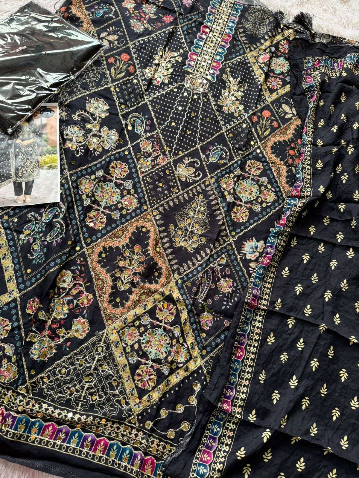 Design No - 697 BY MEHBBOB TEX-03