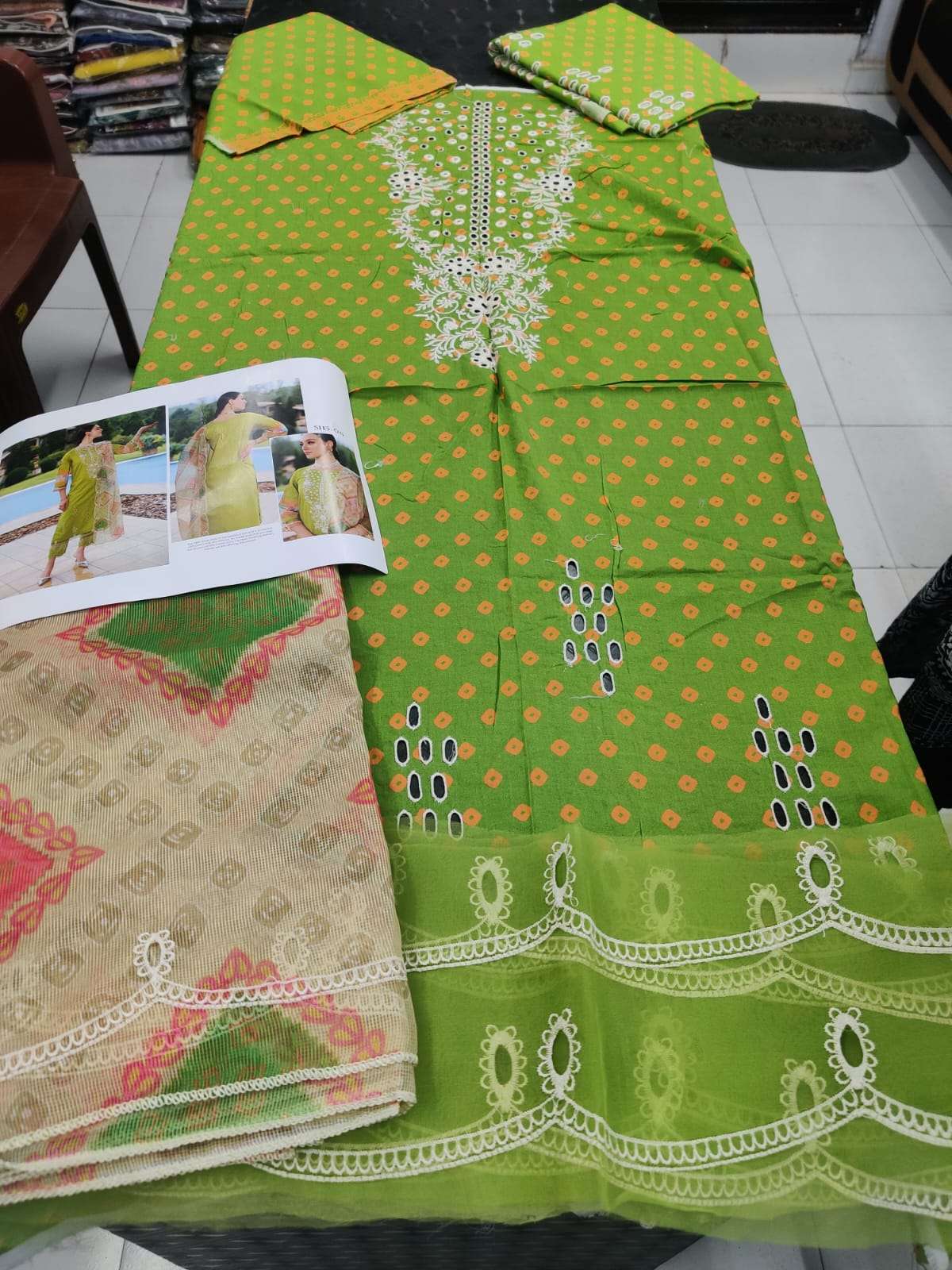 Sheen Chunri 2025 Vol 1 Lawn Collection 2025 Open Pic Charizma-02