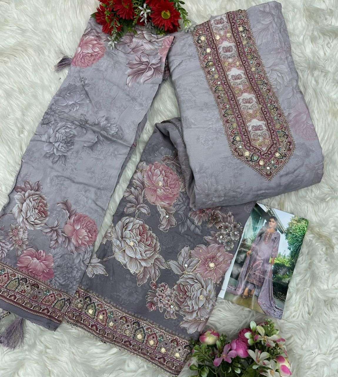 DESIGN NO. AT - 201 (ABCD) BY AMRUTVELA - 05