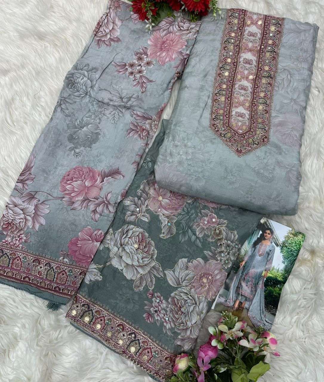 DESIGN NO. AT - 201 (ABCD) BY AMRUTVELA - 07