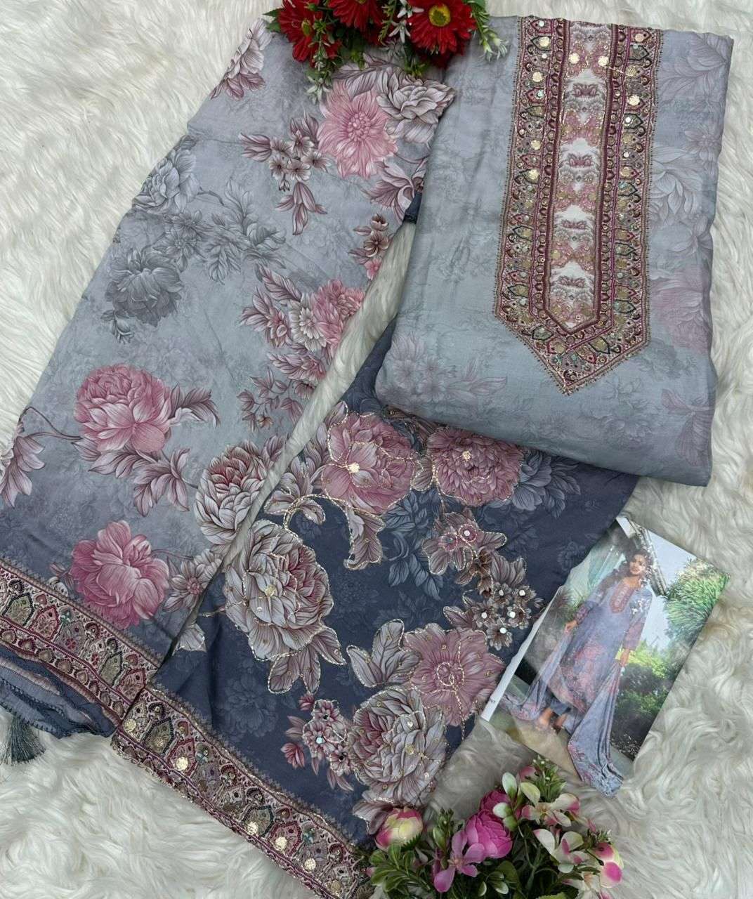 DESIGN NO. AT - 201 (ABCD) BY AMRUTVELA - 08