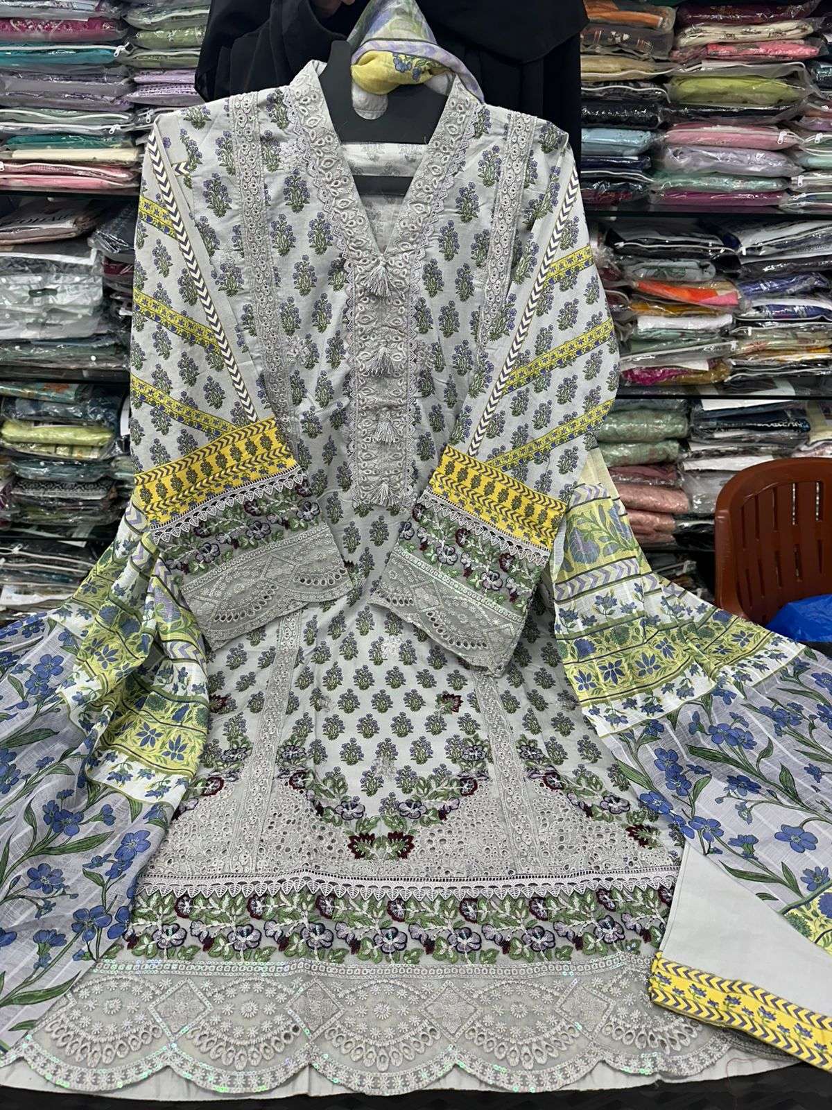 MUNIRA DESIGNERS LAWN BY RTW-01