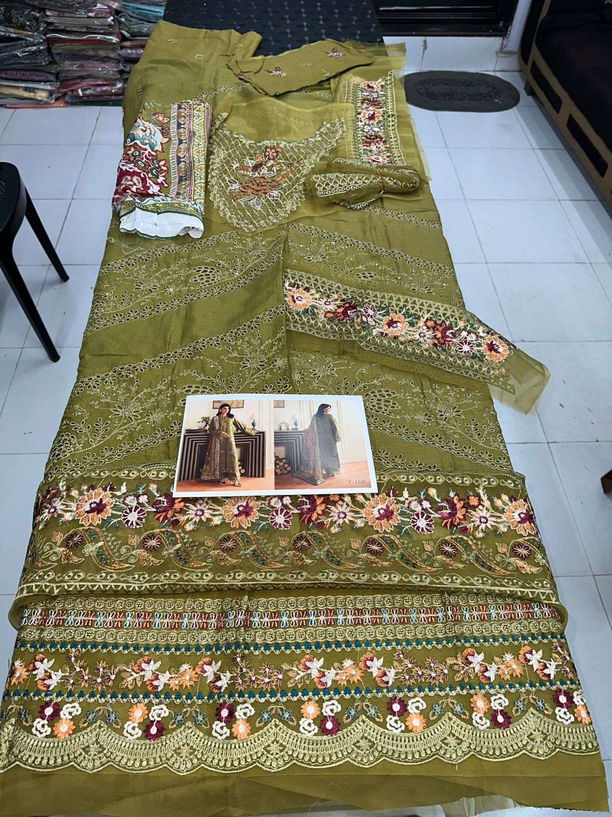 Riwayat Luxury Lawn Collection Vol - 14 By Ramsha - 05