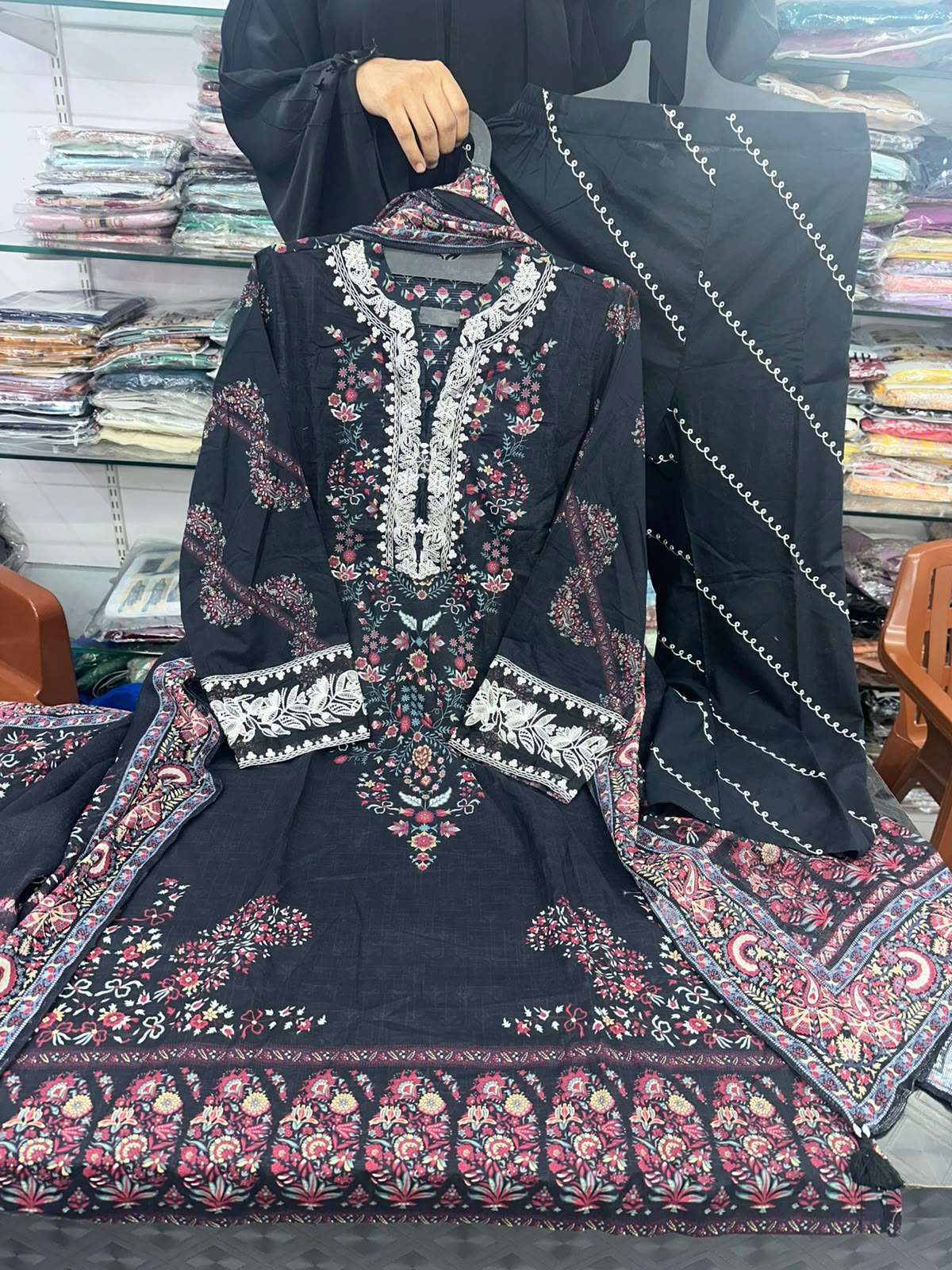 RTW LAWN PRET OPEN & MODEL PICS BY KHAADI - 12