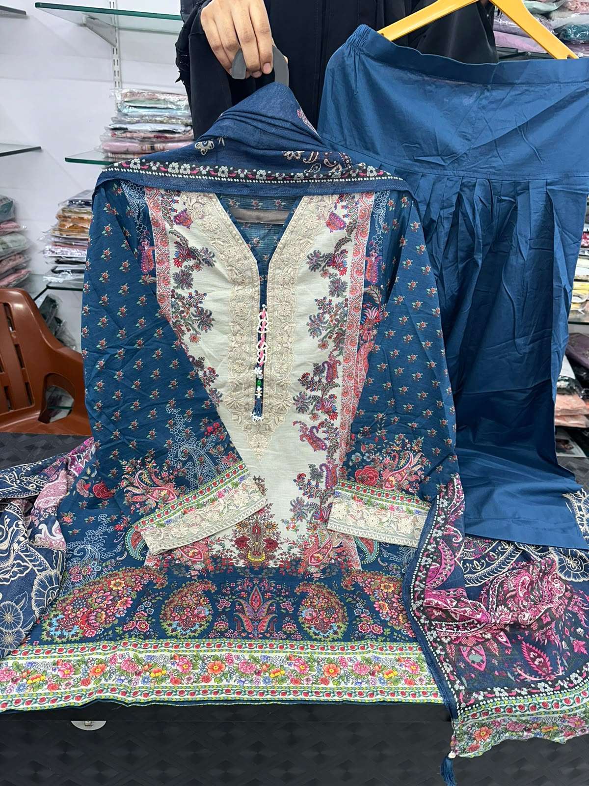 RTW LAWN PRET OPEN & MODEL PICS BY KHAADI - 20